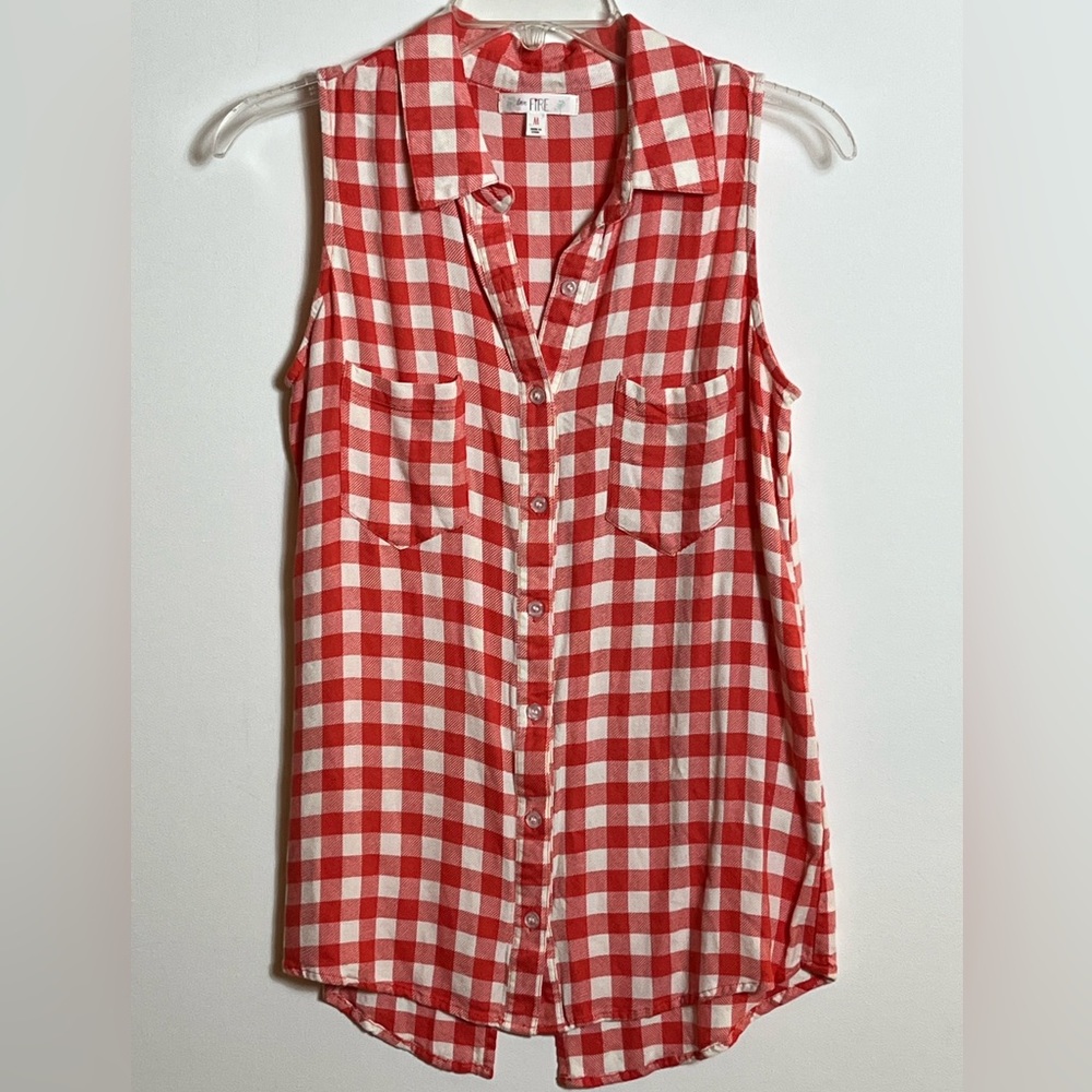Love Fire Women’s Sleeveless Red and White Gingham Button Down Top Size M
